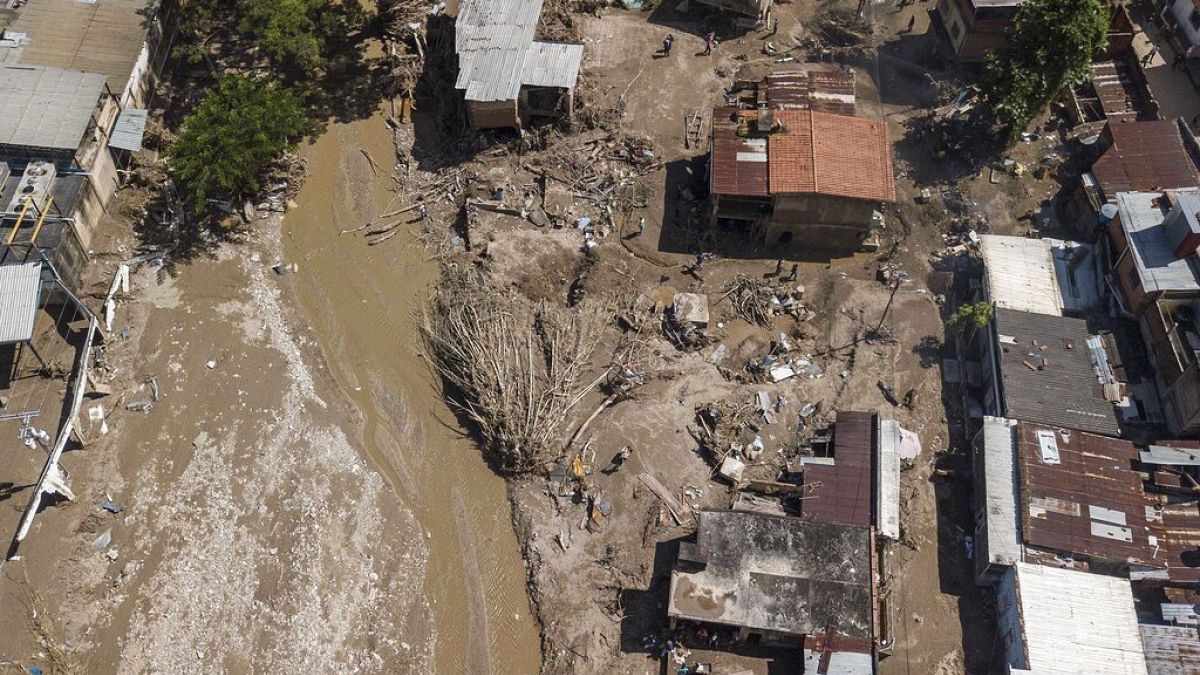 Κατολισθήσεις λάσπης στην πόλη Λας Τεχερίας της Βενεζουέλας