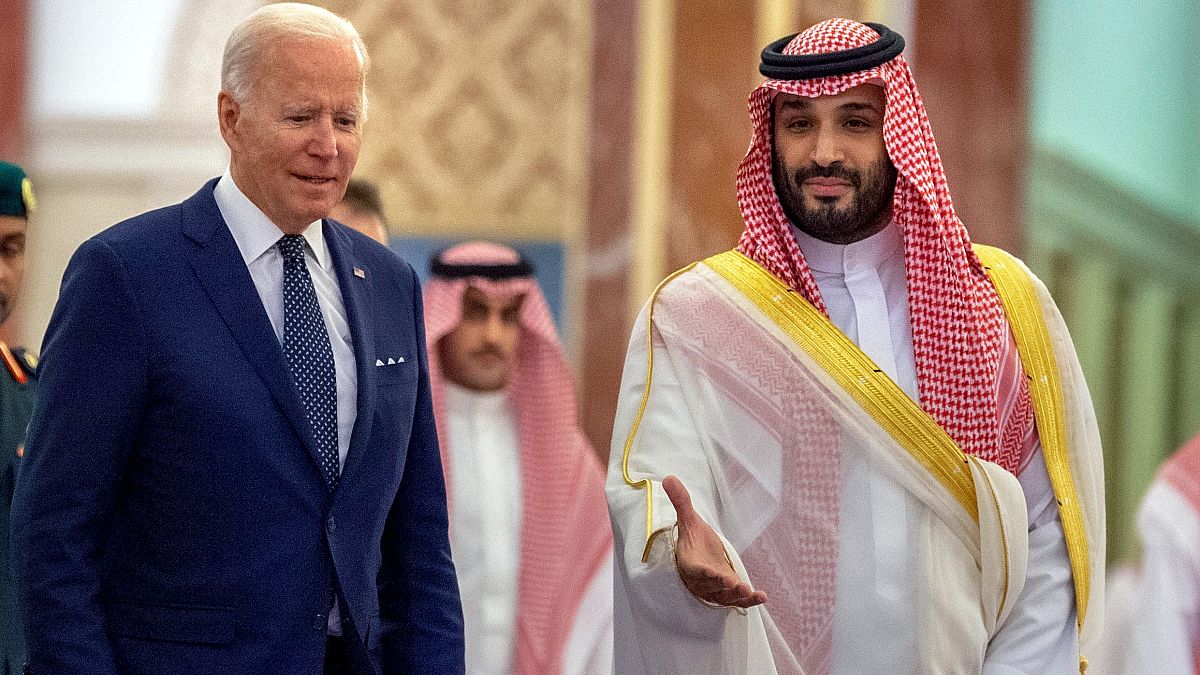 الرئيس الأمريكي جو بايدن وولي العهد السعودي محمد بن سلمان في قصر السلام بالرياض في تموز/يوليو الفائت 