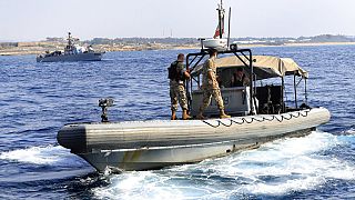 Άνδρες του σρατού του Λιβάνου προσεγγίζουν σκάφος της ισραηλινής ακτοφυλακής σε διαφιλονικούμενα νερά στην ανατολική Μεσόγειο
