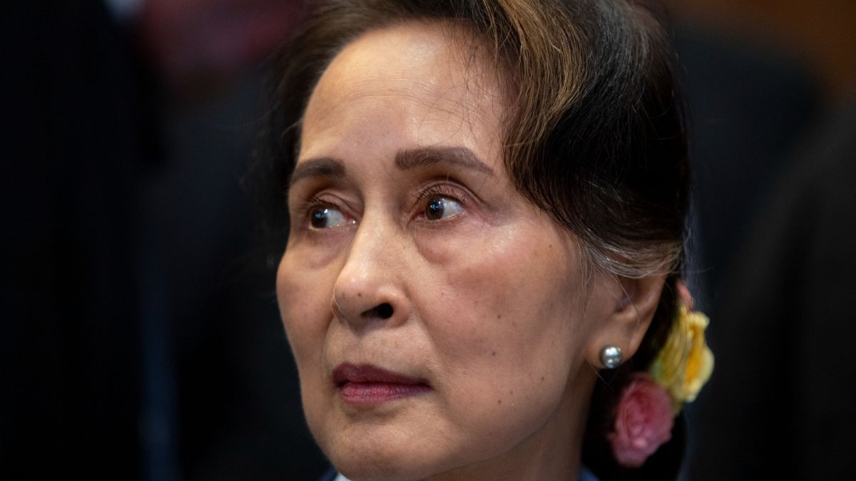 الزعيمة البورمية السابقة أونغ سان سو تشي.