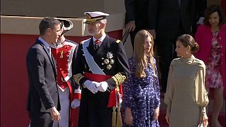 Los reyes de España, Felipe VI y Letizia, su hija Sofía y el presidente del Gobierno español, Pedro Sánchez, en el desfile militar del 12 de Octubre. 