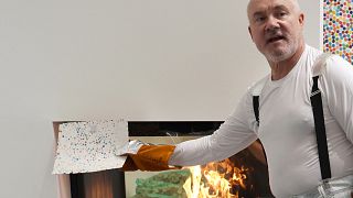 Дэмьен Херст совершил прорыв в область цифрового искусства, устроив публичное сожжение своих работ