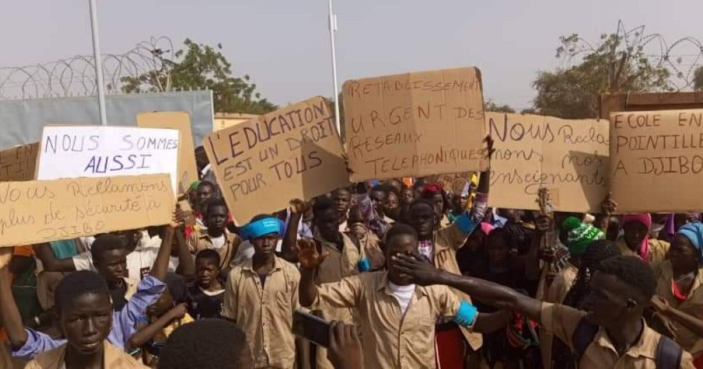 Burkina Faso : Les élèves De Djibo Revendiquent Leur Droit à L ...