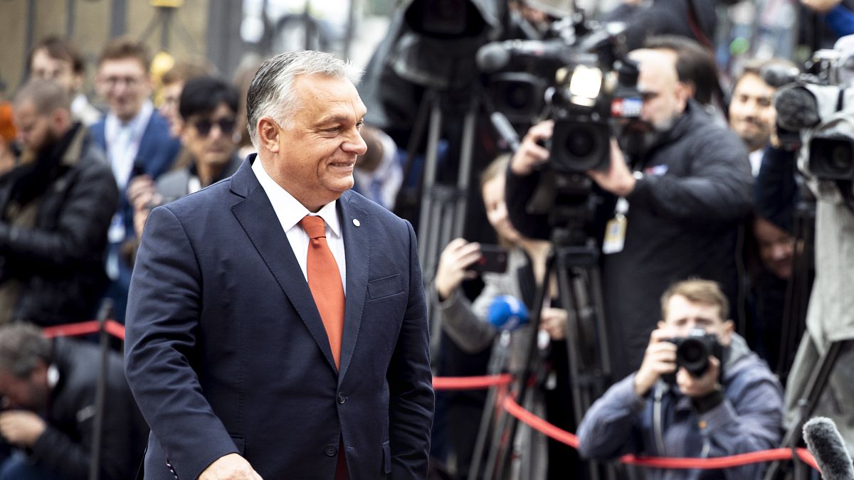 Orbán Viktor miniszterelnök érkezik az Európai Unió állam- és kormányfőinek informális találkozójára Prágában 2022. október 7-én