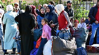 Lübnan-Suriye sınırında bekleyen Suriyeli mülteciler