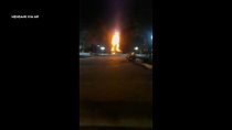 Brennende Statue zu Ehren der Basidsch-Milizen in Saqqez bei Protesten in Iran