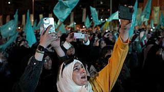 Κάτοικοι του Λιβάνου παρακολουθούν ομιλία του αρχηγού της Χεζμπολάχ Sayyed Hassan Nasrallah 
