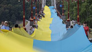 Demonstranten bekunden ihre Unterstützung der Ukraine im Krieg gegen Russland 