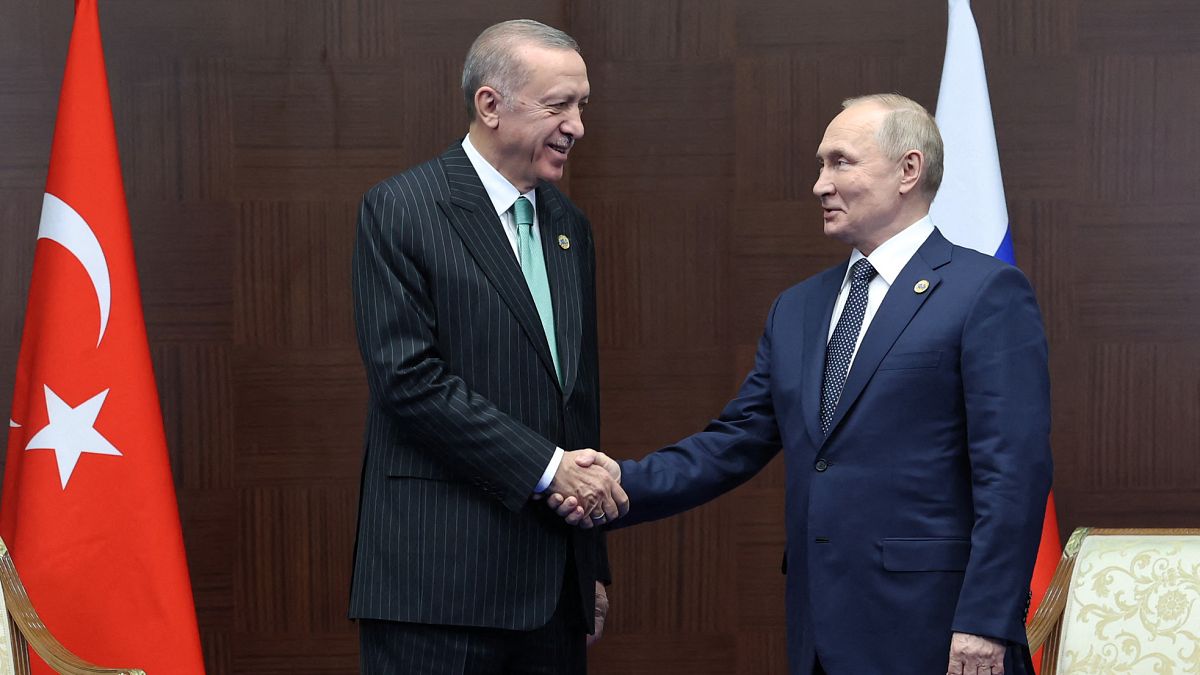 الرئيس التركي رجب طيب أردوغان والروسي فلاديمير بوتين على هامش مؤتمر التفاعل وإجراءات بناء الثقة في آسيا (CICA) في أستانا.