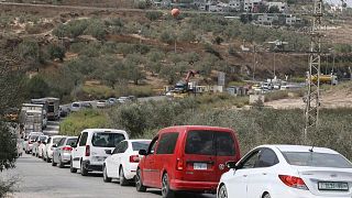 طوابير سيارات عند حاجز اسرائيلي في نابلس