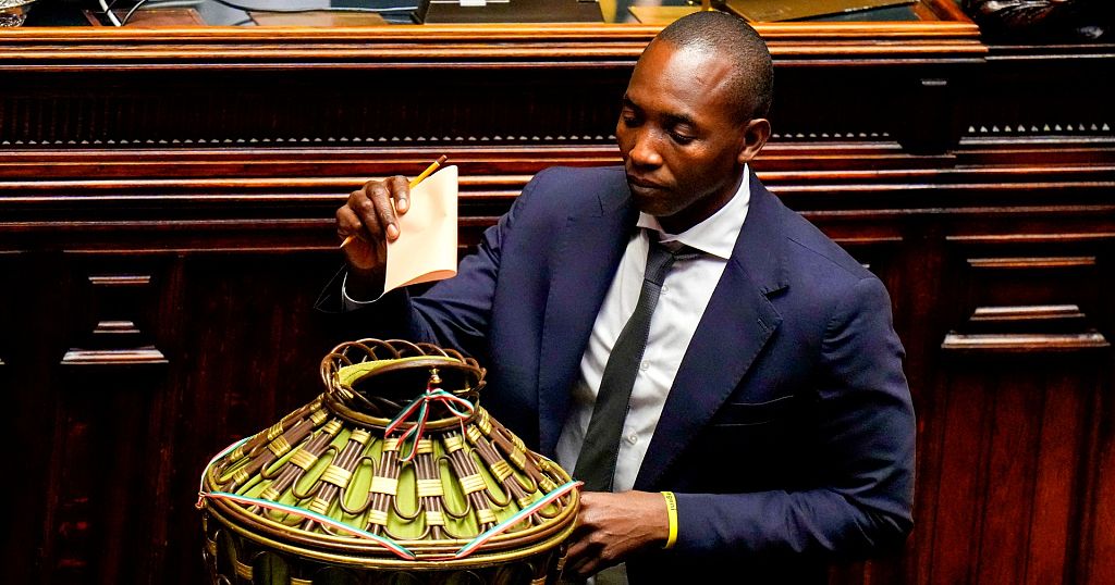 Aboubakar Soumahoro, migrante ivoriano deputato al parlamento italiano