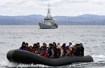Menekültek csónakja a tengeren