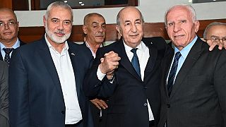 Hamas ve Fetih Hareketi yetkilileri, Cezayir cumhurbaşkanı ile beraber