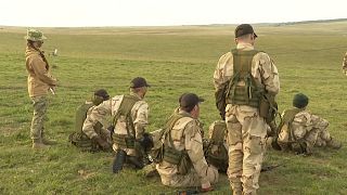 Soldati ucraini mentre si addestrano in GB