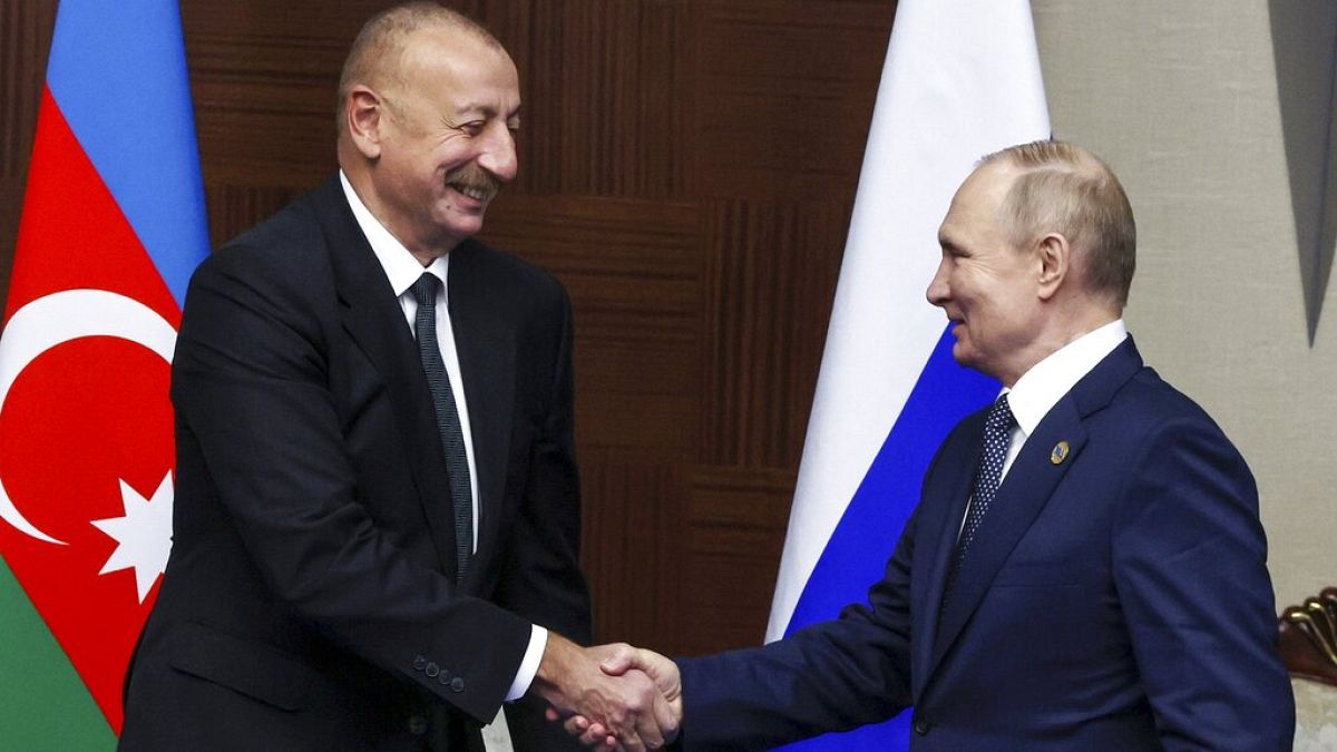Rusya Devlet Başkanı Vladimir Putin ve Azerbaycan lideri İlham Aliyev, Astana'da bir araya geldi