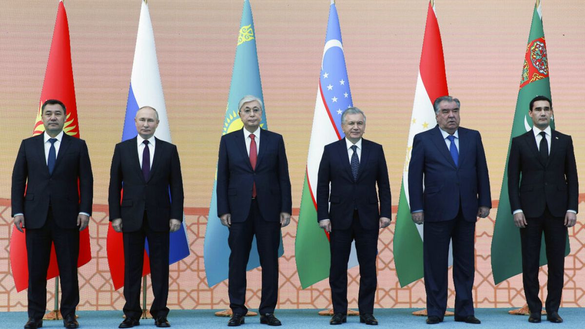 Οικογενειακή φωτογραφία από την συνάντηση των ηγετών των πρώην σονιετικών δημοκρατιών στην Αστάνα