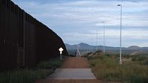 El muro en la frontera entre México y EE.UU. impide a la fauna que se desplace en su hábitat natural