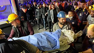Les secours à pied d’œuvre après l'explosion survenue dans une mine de charbon à Amasra, en Turquie, vendredi 14 octobre 2022.