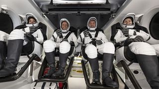 Les astronautes Jessica Watkins, Bob Hines, Kjell Lindgren et Samantha Cristoforetti à bord de la capsule SpaceX.