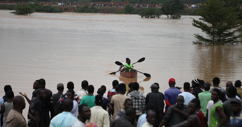 Heavy flooding in Nigeria claims at least 500 lives and displaces 1.4m - Vimarsana News