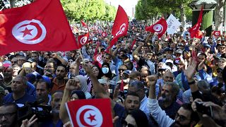 أنصار جبهة الخلاص الوطني التونسية في مسيرة احتجاجية على سياسة الرئيس قيس سعيد