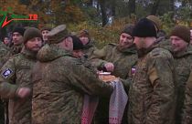 Belarus'a gelen Rus ordusu mensuplarına ekmek ve tuz ikram edildi