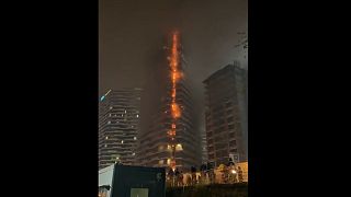 Φωτιά σε ουρανοξύστη στην Τουρκία