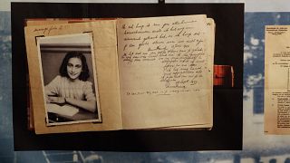 Nazi toplama kampında 15 yaşında hayatını kaybeden Yahudi günlük yazarı Anne Frank