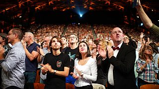 Espectadores asisten a la ceremonia de apertura del 14º Festival Lumiere, en Lyon, Francia, el sábado 15 de octubre de 2022