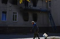 Kiégett ház Bakhmutban egy rakéta találat után.