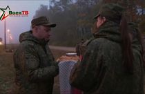 Bilder russischer Soldaten im belarussischen Staatsfernsehen