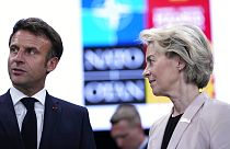 Ο Γάλλος πρόεδρος Εμανουέλ Μακρόν και η πρόεδρος της Κομισιόν Ούρσουλα φον ντερ Λάιεν