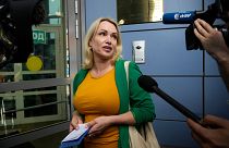 Марина Овсянникова уехала из России, несмотря на ограничения, наложенные судом