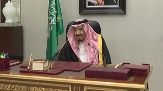 العاهل السعودي الملك سلمان بن عبد العزيز آل سعود يفتتح عن بعد الجلسة السنوية لمجلس الشورى في العاصمة الرياض.