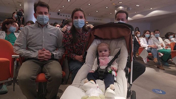 I chirurghi in Spagna eseguono il primo trapianto intestinale di successo al mondo su una bambina di 13 mesi 3 I chirurghi in Spagna eseguono il primo trapianto intestinale di successo al mondo su una bambina di 13 mesi