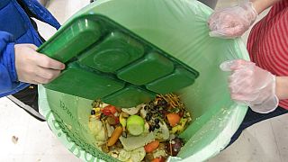 Egy átlagos magyar évente 65 kg élelmiszer-hulladékot dob a szemétbe