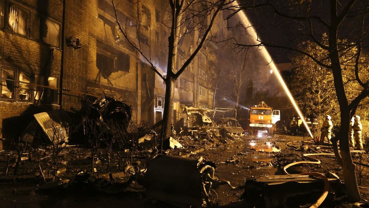 Dégâts causés par le crash d'un avion militaire dans la ville russe de Ieïsk, le 17 octobre 2022