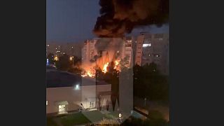 Feuer in Russland nach Absturz eines Kampfjets auf ein Wohnhaus in Jejsk