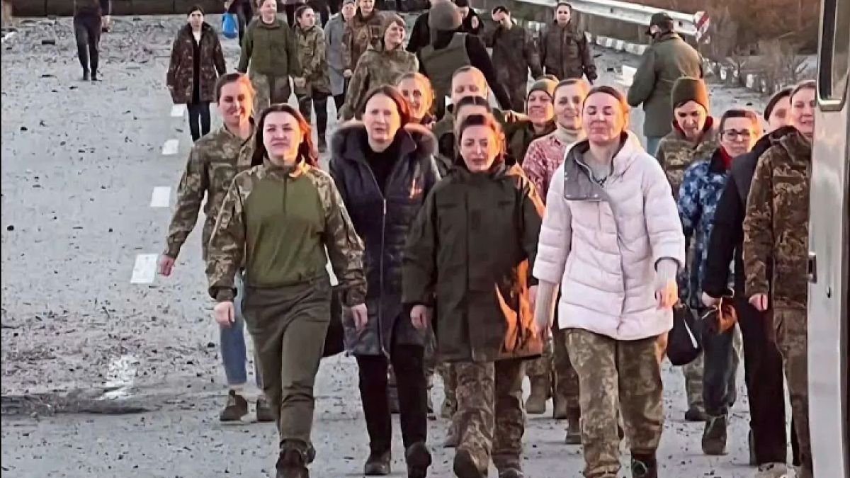 Rusya'nın esir değişimi kapsamında serbest bıraktığı Ukraynalı kadın askerler 