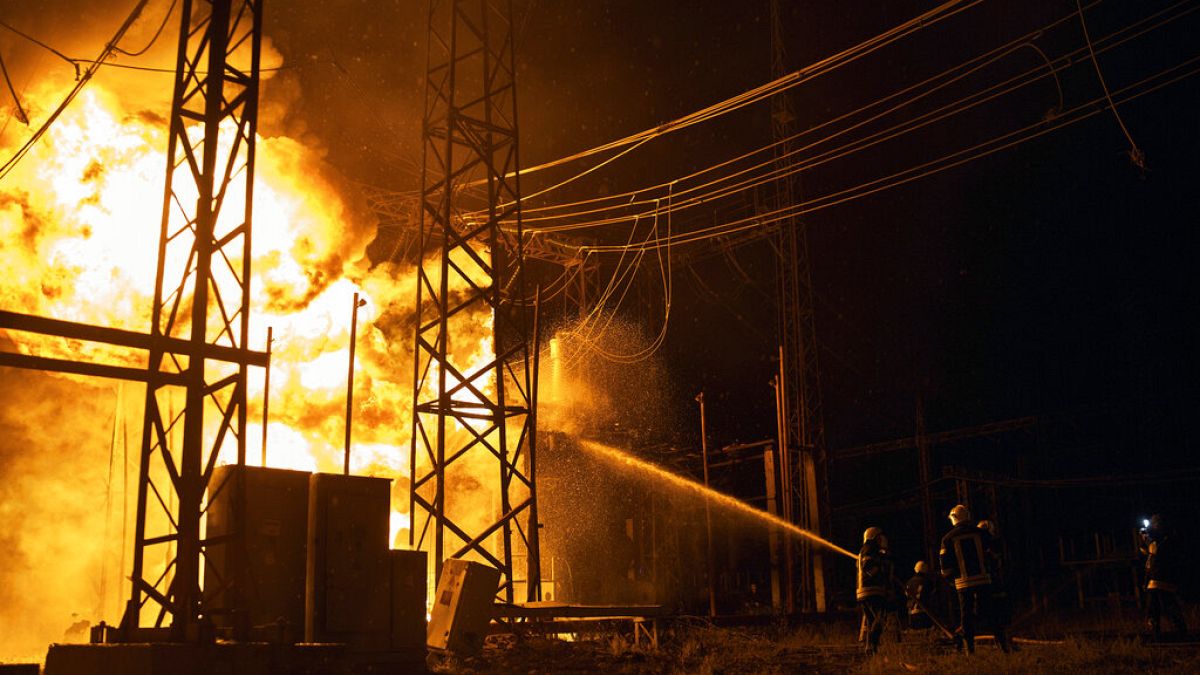 Incêndio provocado por ataque russo em Kiev, capital da Ucrânia