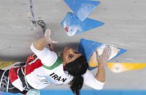 Η Ιρανή αθλήτρια Elnaz Rekabi στον τελικό Boulder & Lead γυναικών κατά τη διάρκεια του ασιατικού πρωταθλήματος αναρρίχησης IFSC στη Σεούλ,