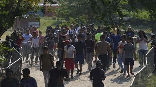 Los migrantes, en su mayoría procedentes de Venezuela, llegan a un campamento donde las autoridades mexicanas tramitarán los permisos para continuar su viaje hacia el norte