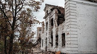 Ein zerstörtes Schulgebäude in Kupiansk, Region Charkiw, Ukraine