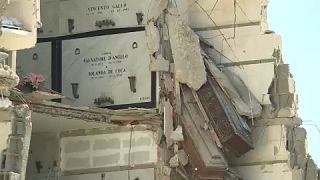 Edificio derrumbado en el cementerio de Nápoles, Italia 18/10/2022