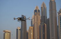 Fliegendes Fahrzeug von XPeng am Himmel von Dubai