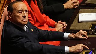 Silvio Berlusconi ocupando su asiento en el Senado italiano