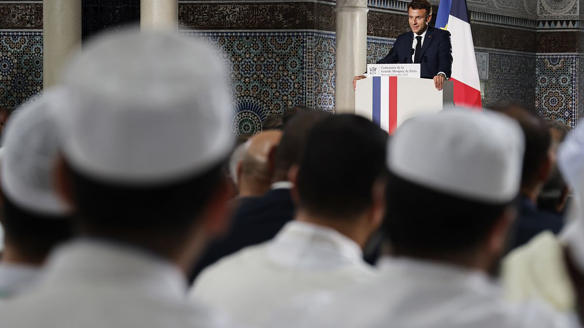الرئيس الفرنسي يزور مسجد باريس الكبير. 2022/10/19