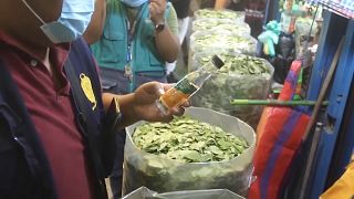 Alcohol adulterado en un mercado de Huánaco, Perú