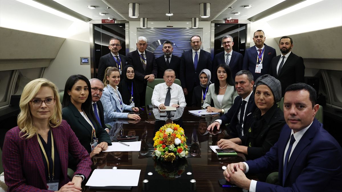 Erdoğan Azerbaycan ziyareti dönüşünda uçakta gazetecilere açıklamalarda bulundu