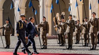 Президент Италии проводит политические консультации